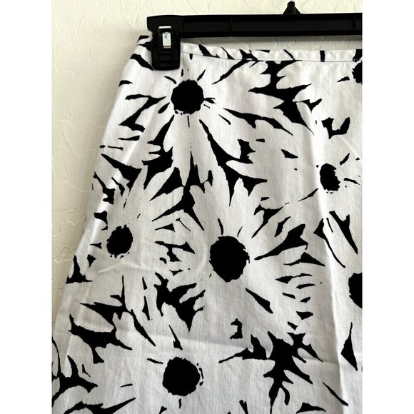 Dressbarn Floral White Daisy Print Skirt Woman's Size 4 summer modern classy - Picture 9 of 14
